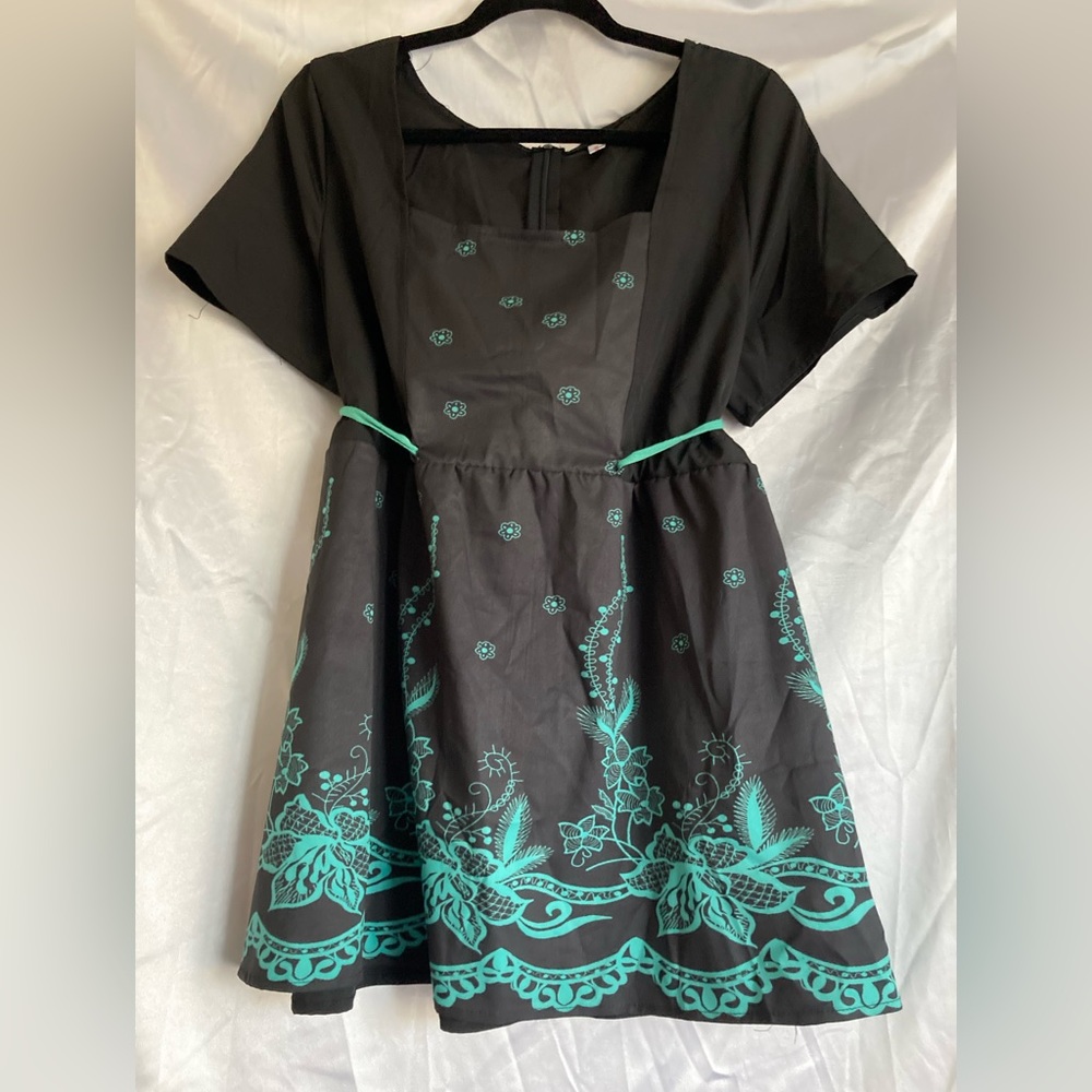 NWOT Black & Green Short Sleeved Top w/ Sash & Back Zipper by Rosegal, sz Large